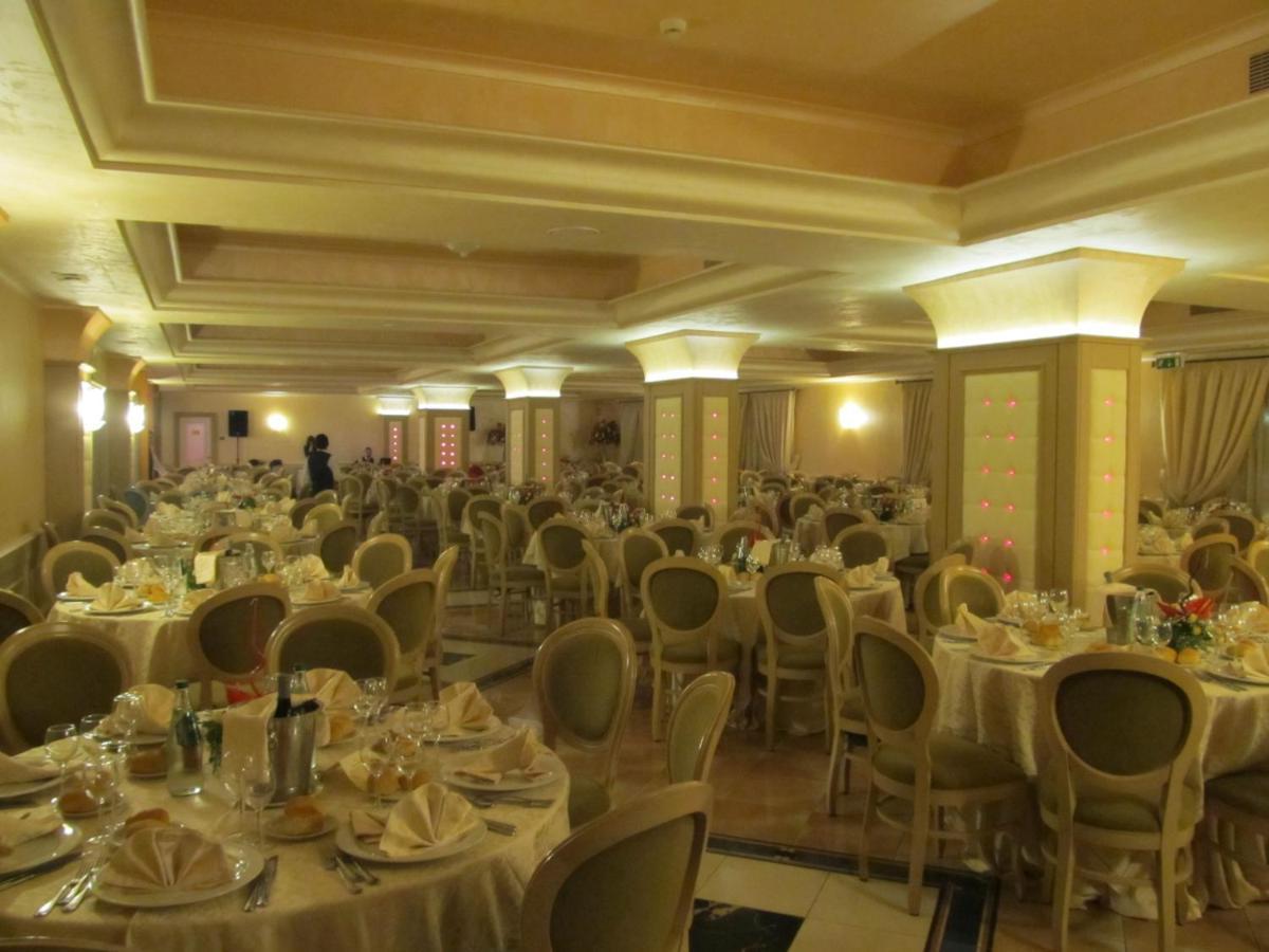 Club Hotel Kennedy Roccella Ionica Exteriör bild