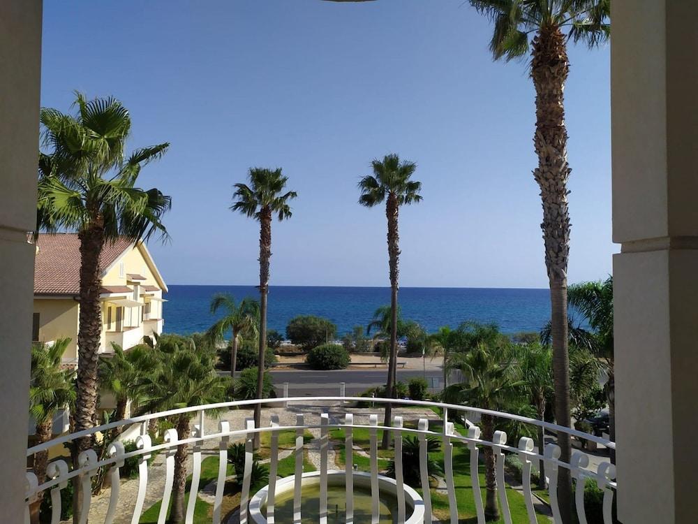 Club Hotel Kennedy Roccella Ionica Exteriör bild