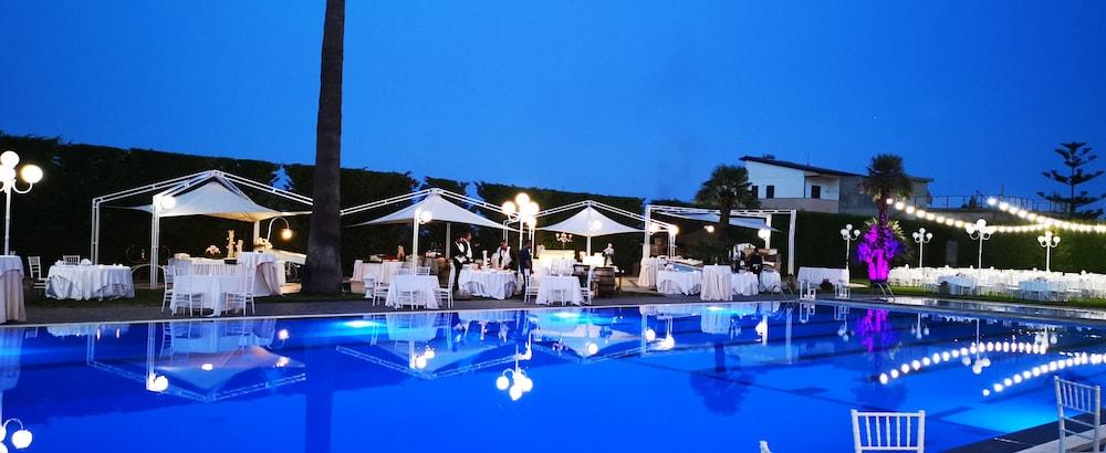 Club Hotel Kennedy Roccella Ionica Exteriör bild
